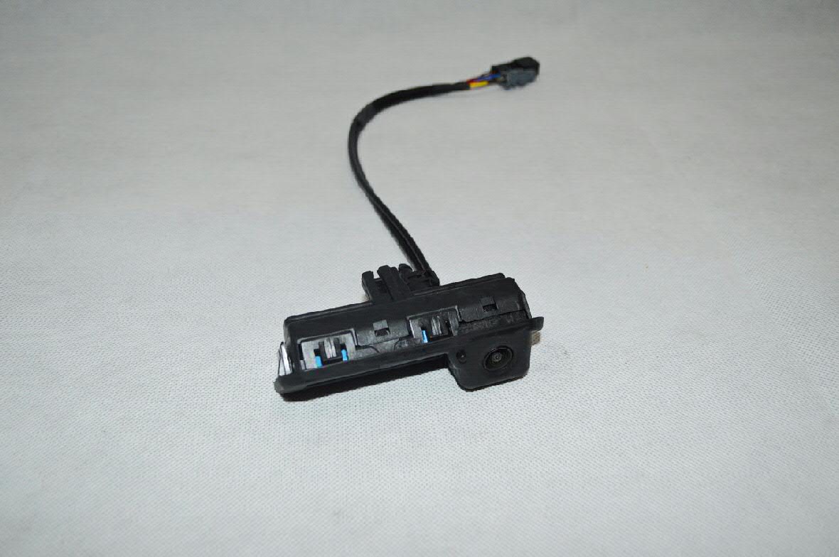 8W8827566E VAG Przycisk blokady klapy bagażnika (drzwi 3/5)